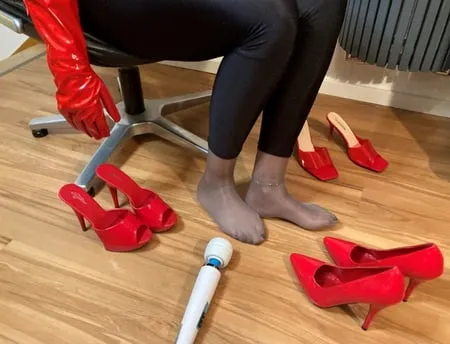 black spandex leggings and red high heel mules         