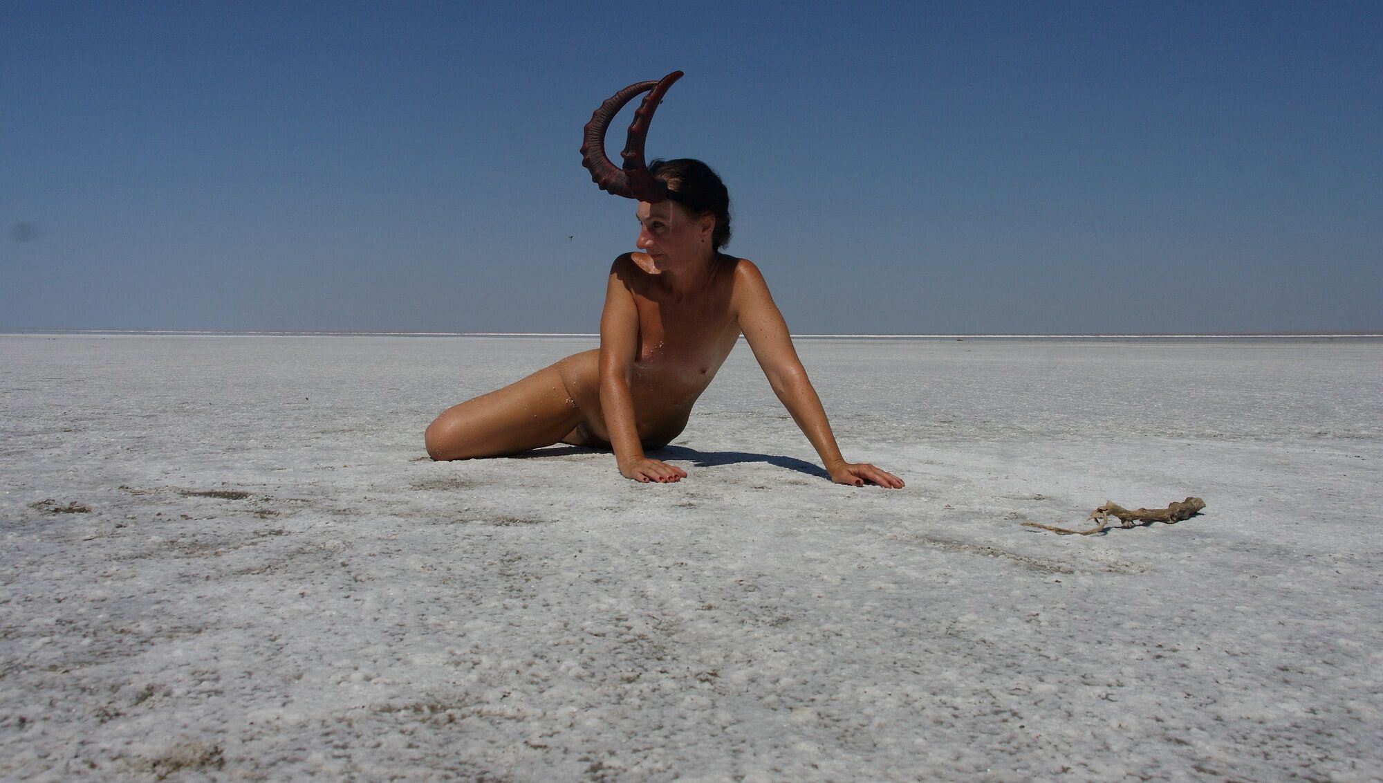 Standing on laps naked on the salt of the salt lake Elton #5