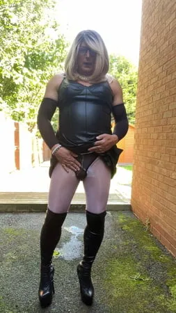 amateur crossdresser kellycd     sexy milf in black boots         