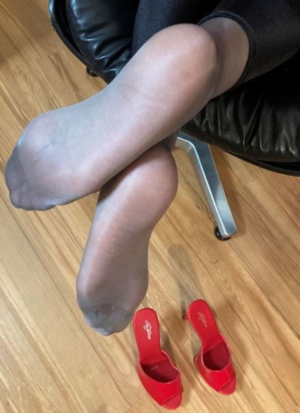 Black Spandex Leggings and Red High Heel Mules #5