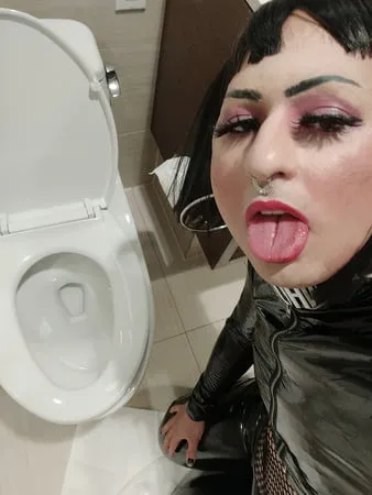 sissy faggot anna lehore         