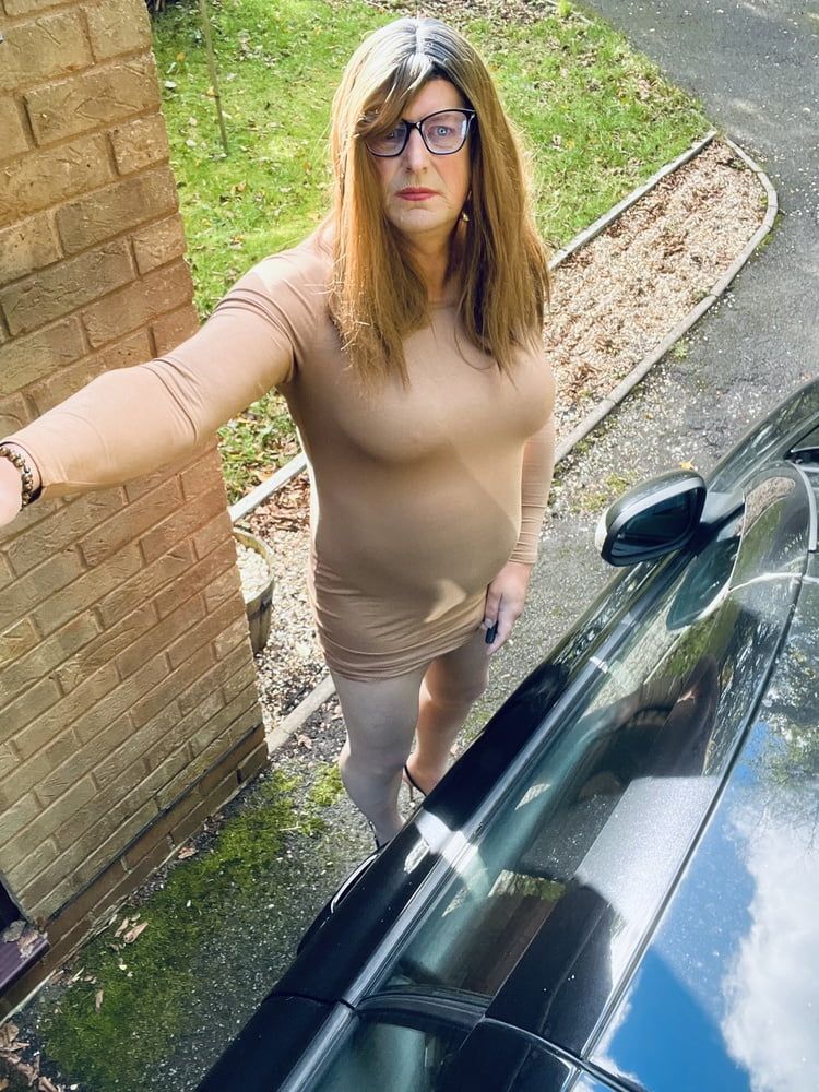 Crossdresser Kellycd2022 in seamless pantyhose in the car #47