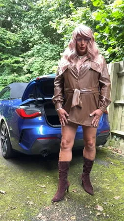 amateur crossdresser kellycd     sexy milf in brown pvc mac         