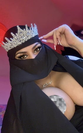 Big natural tits Niqabi 