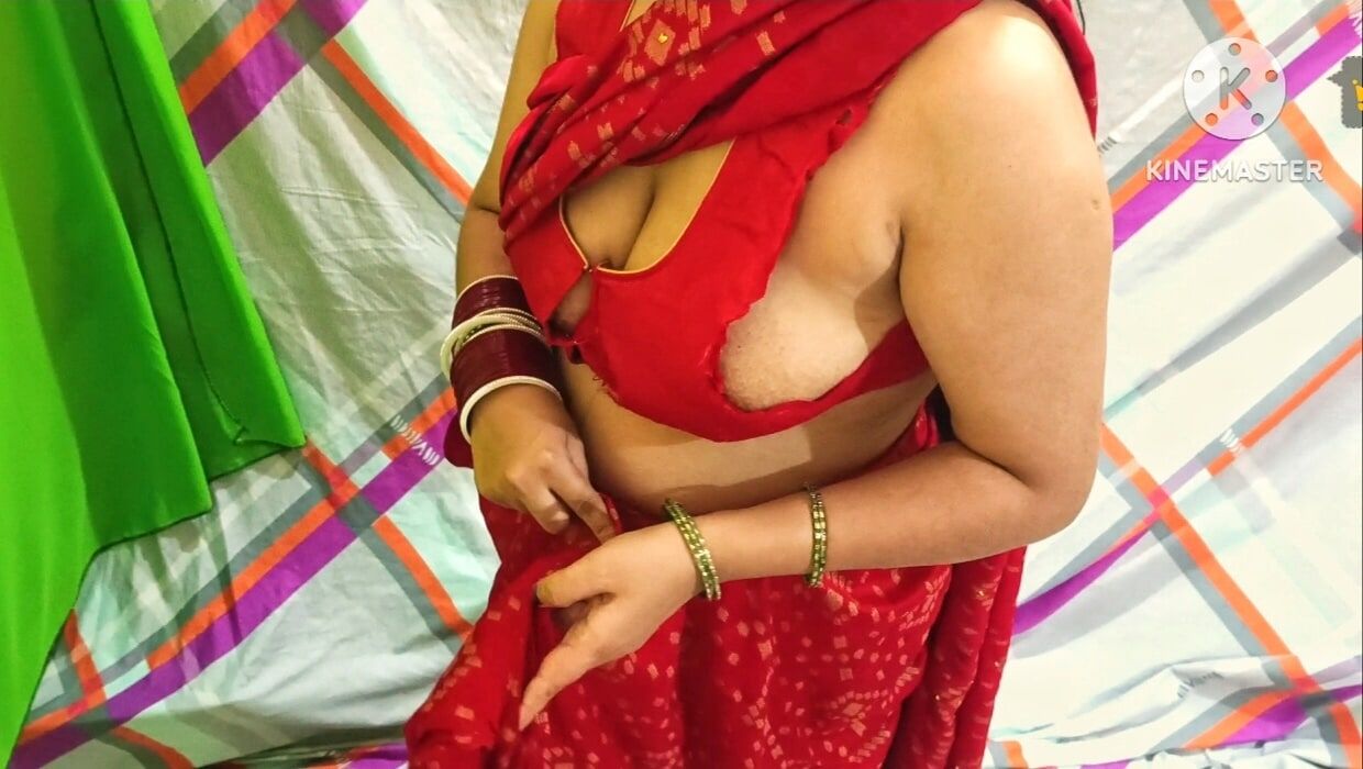 Chachi saree presvlačenje kar rahi thi mein chod diya Hindi s