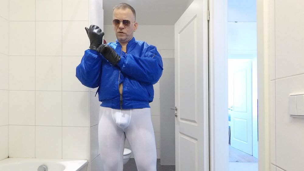 The Lycra Hunk 9 (Cumshots XL)