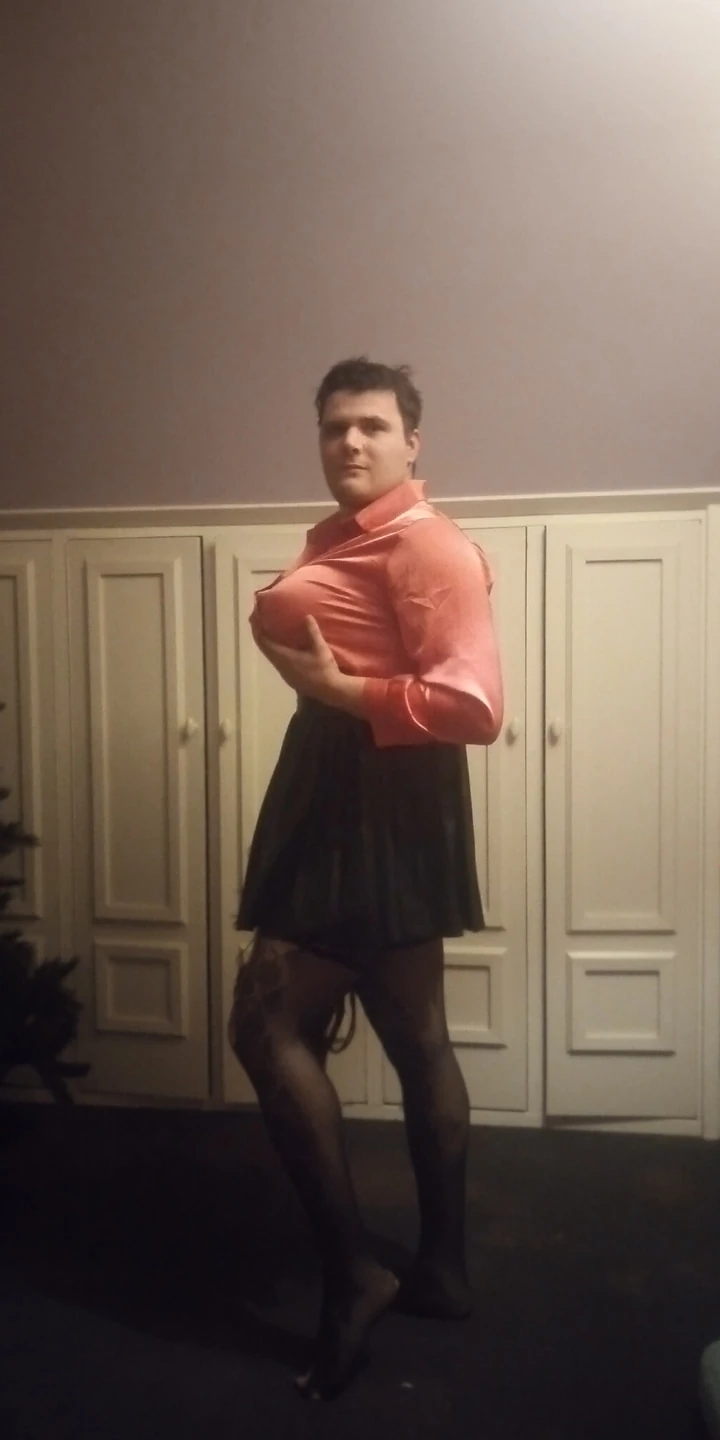 Femboy en satin