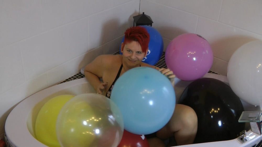 Balloon session in the tub #3