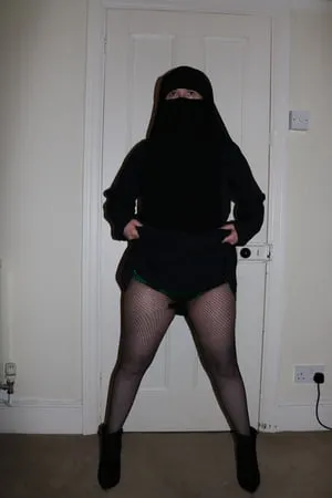 burqa niqab fishnet pantyhose         