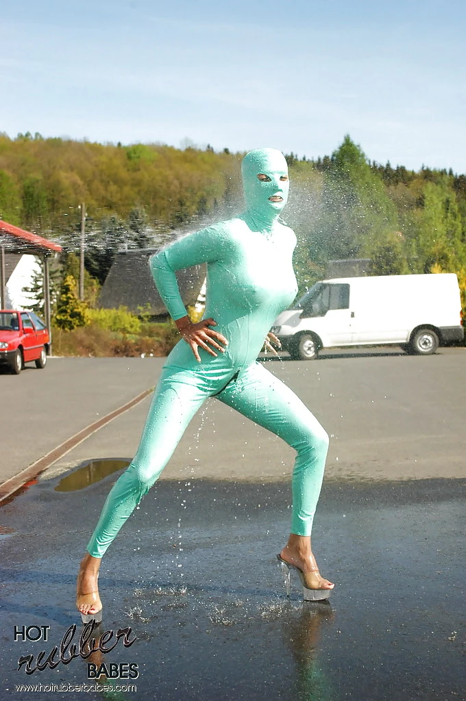 Hotrubberbabe Samantha in green latex