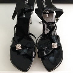 black sandals cum