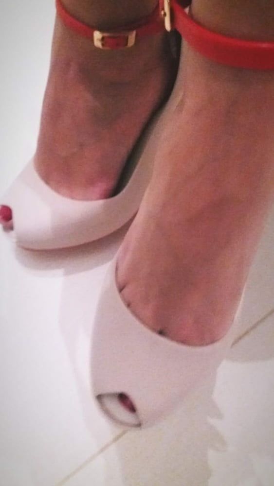 Platform Heels.. Foot Fetish.. My sexy feet..