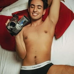 चलो एक अश्लील फिल्म बनाते हैं