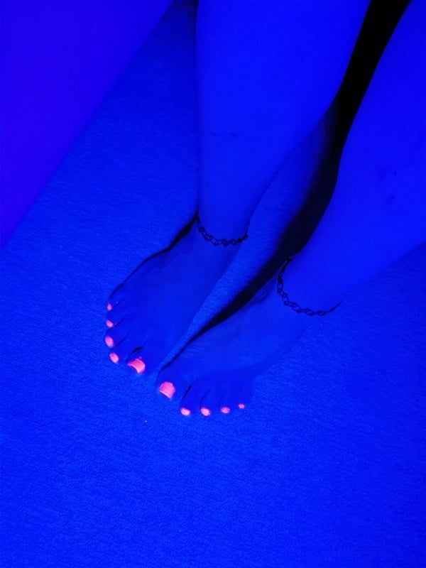 Sexy CD Feet On High Heels Posing In Neon Light #8