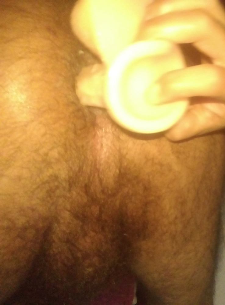A falta de macho le doy de comer dildo a mi ano