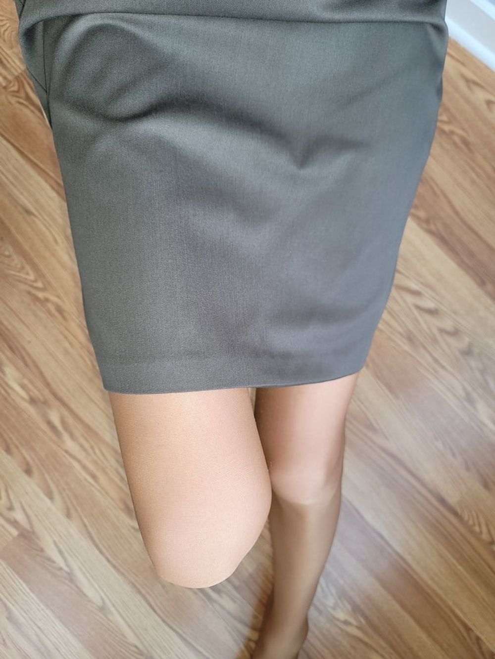 Lined green office pencil skirt with glossy pantyhose  #3