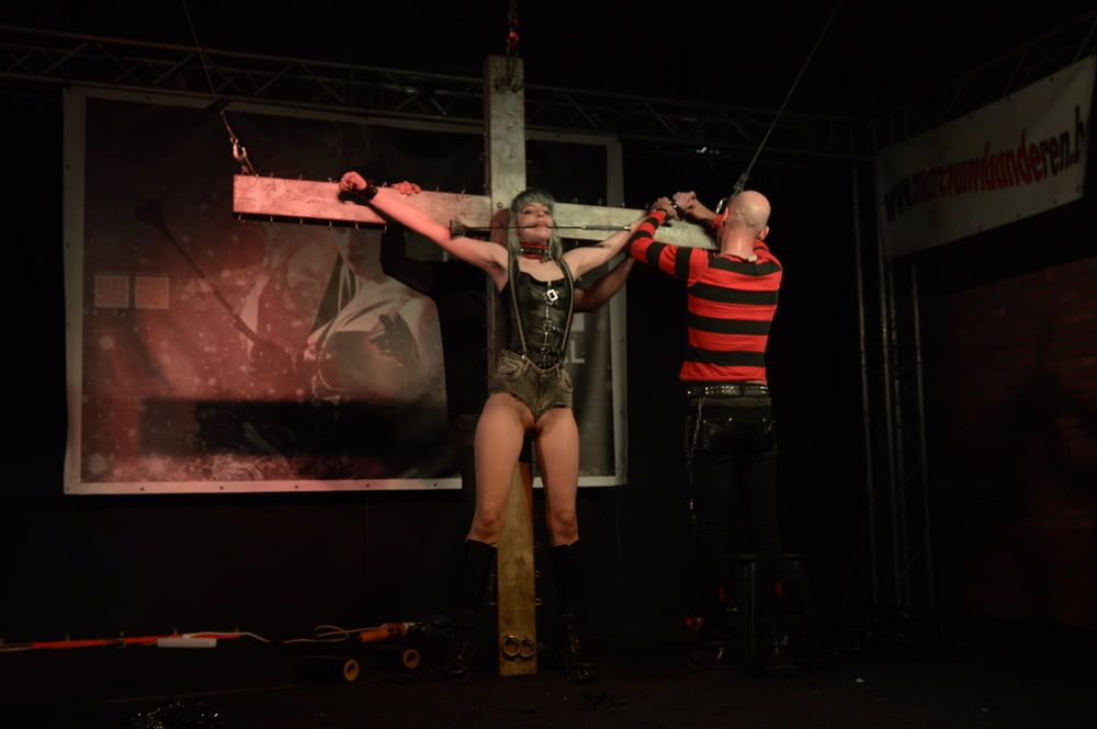  Show Cruxified Skinheadgirl au Fetish Festival VIII  #28