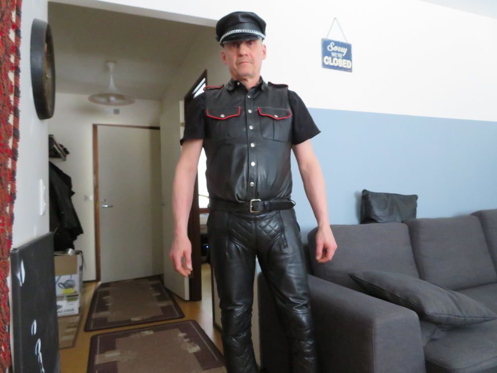 Finnish leather gay Juha Vantanen 