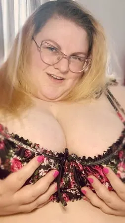 ssbbw whore neoqlassical on snapchat         