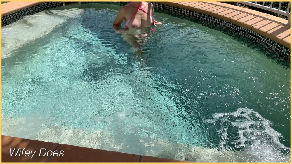 Wifey flashes her tits in the hotel pool #5