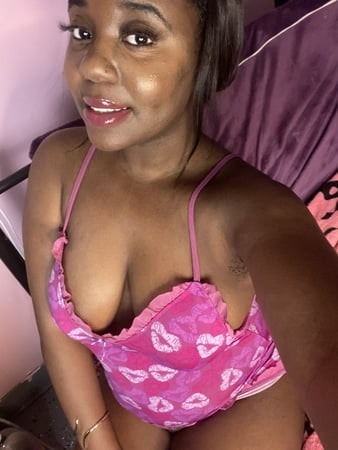 Ebony OnlyFans Modeli