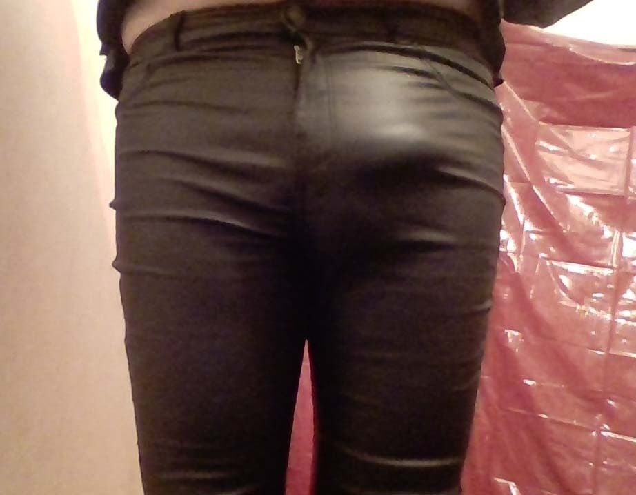 WEAR ME IN A TIGHT LEATHER #39
