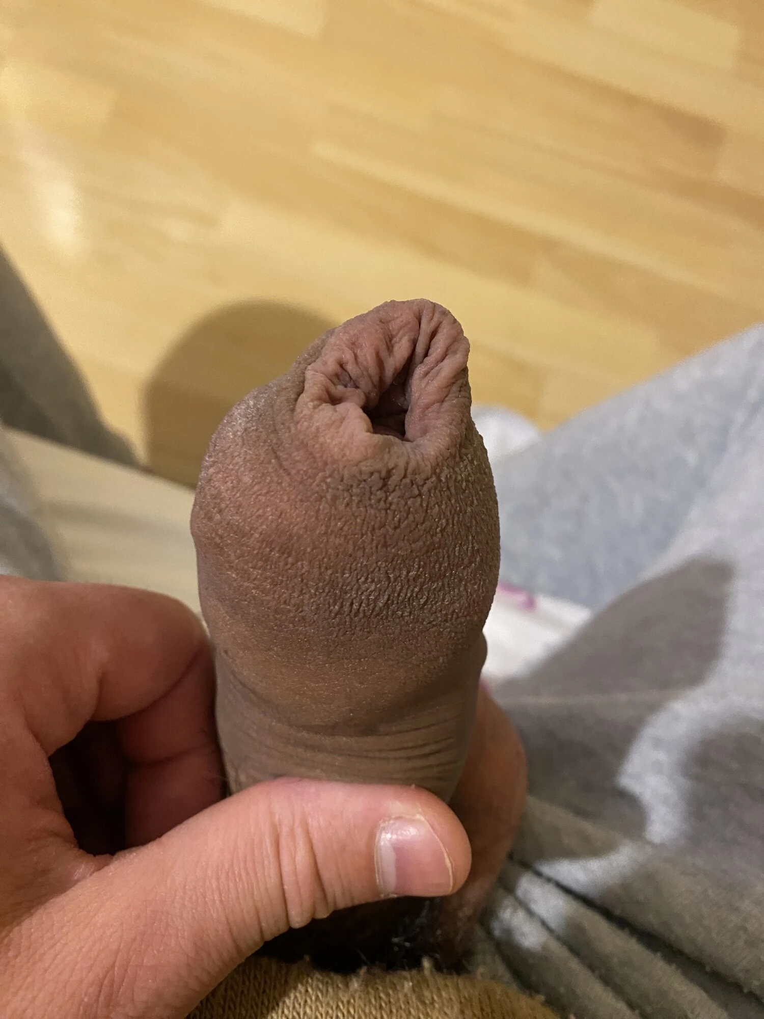 Sünnet derisi esneme pornosu