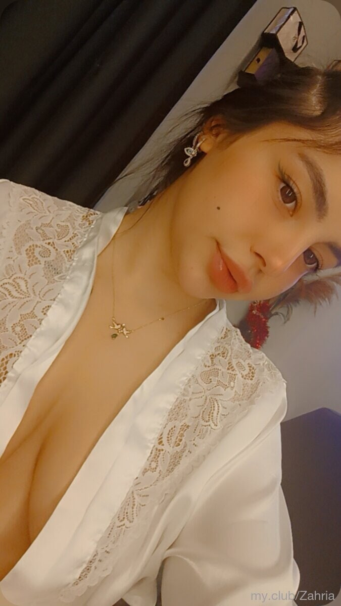 Zara Yüce Free Photos #30