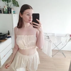 Kira Free Photos