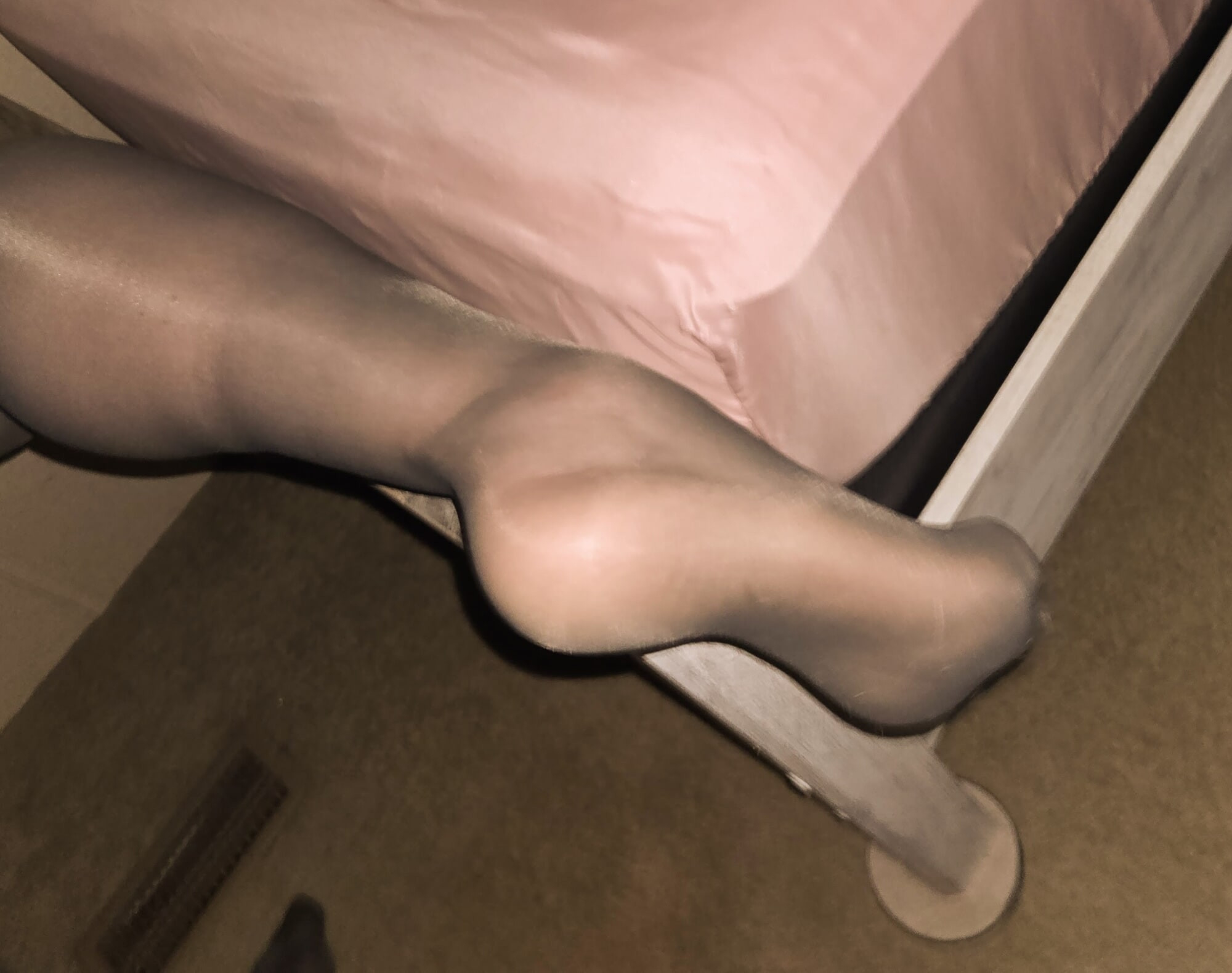 Louise Nylontease 
