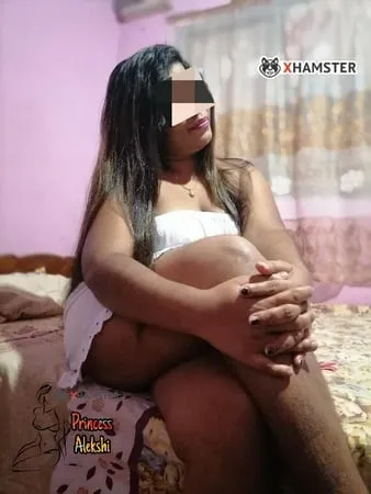 indian aunty sexy underskirt photoshoot         