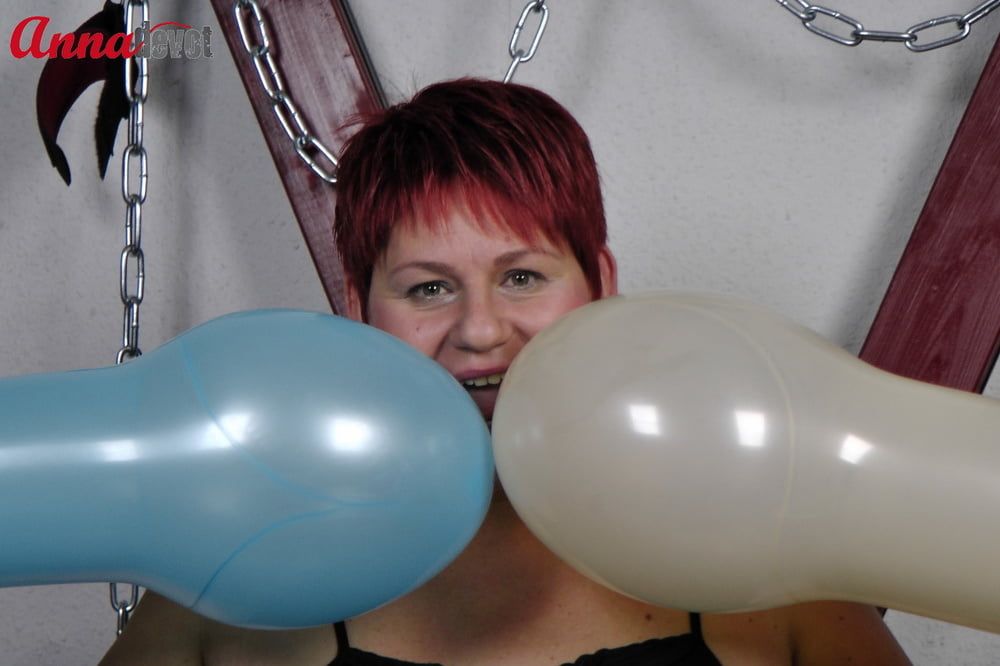  Anna with balloons