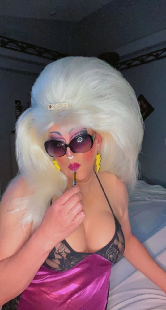 The many looks of Shelly Roberts  #6