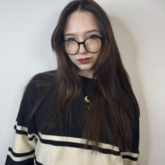 April 💙 Free Photos