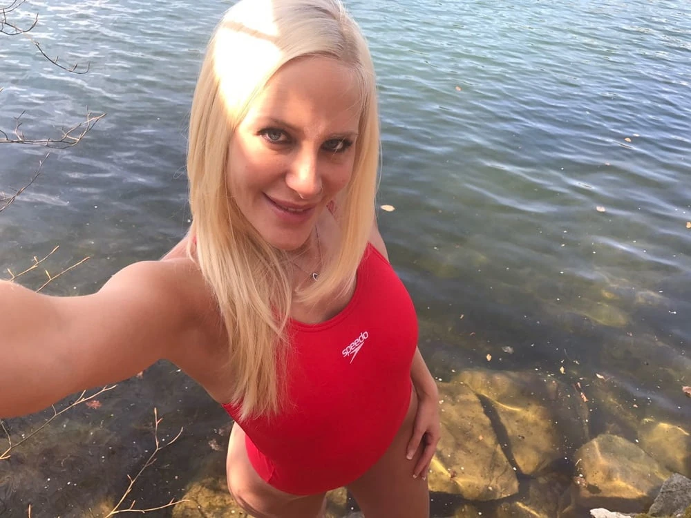 Lara CumKitten - sexy Baywatch Selfies #5