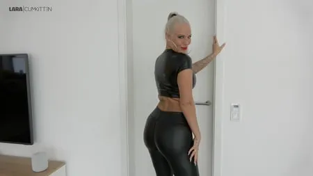 lara cumkitten leggings bitch totally fucked up         