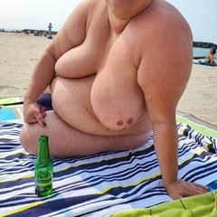 Zeige meine Titten am Strand 