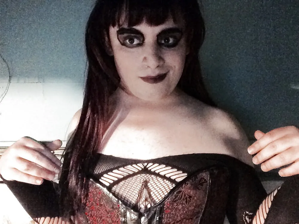 Dark Cabaret ( goth tranny)