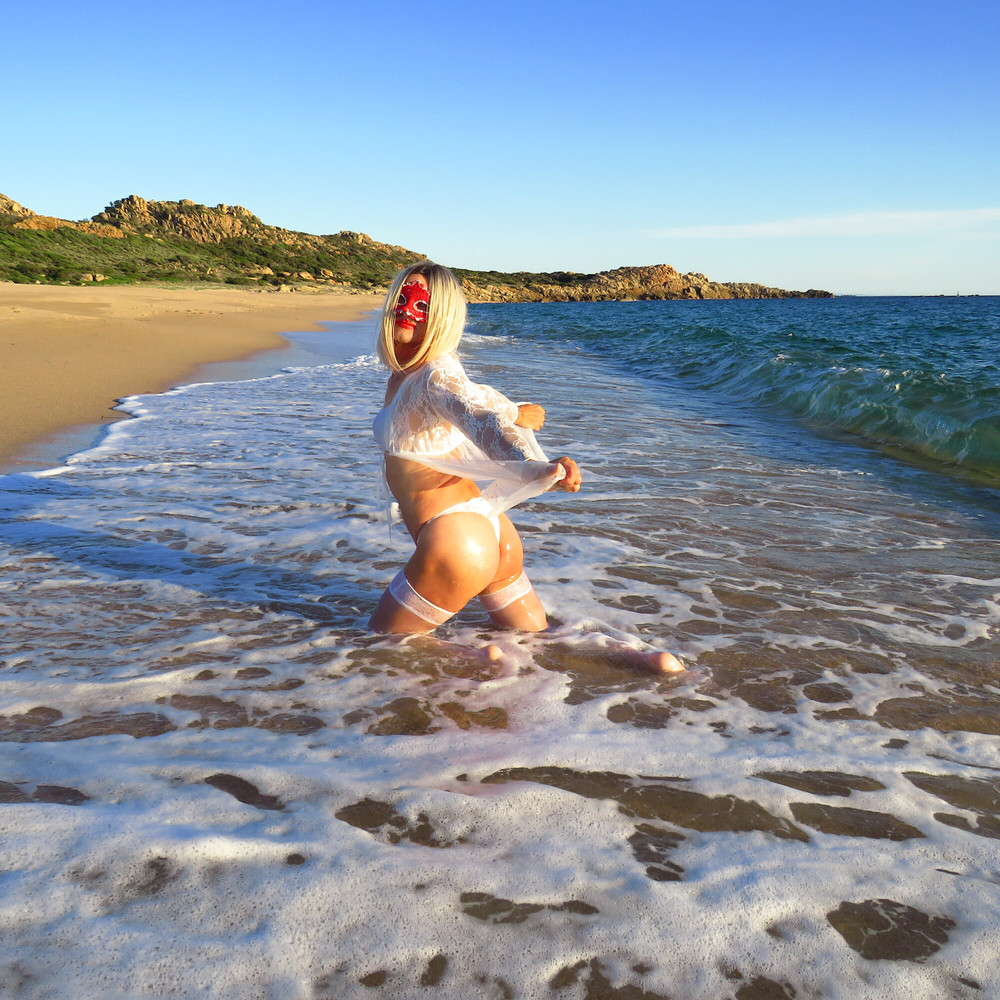 Sexy MILF Blonde shows off her ass on the beach. #25
