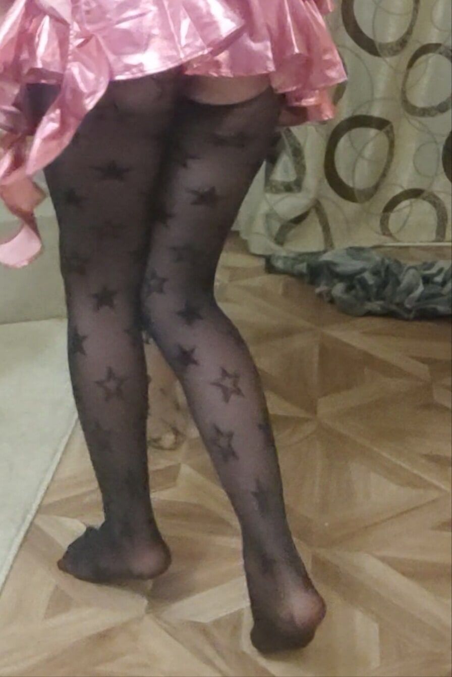 Remaja dalam pantyhose hitam