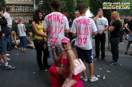 blowjob at the loveparade in essen with dany sun nathalie         