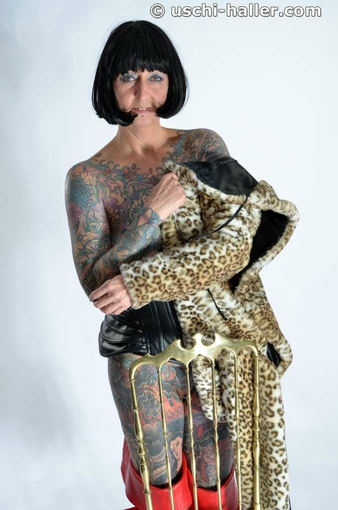 Photo shoot with full body tattooed MILF Cleo #16