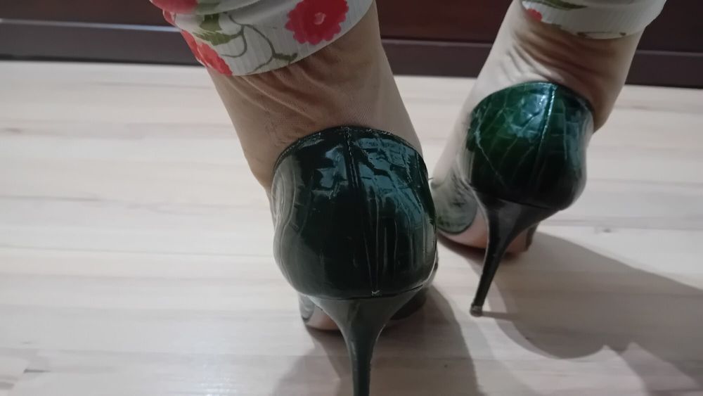 Crossdresser In Sexy Green Casadei Pointed Toe High Heels #10