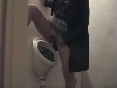 Videodan örnekler - sokak fahişesi barda işiyor