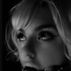 Сиси Ела Снимане на синя рокля