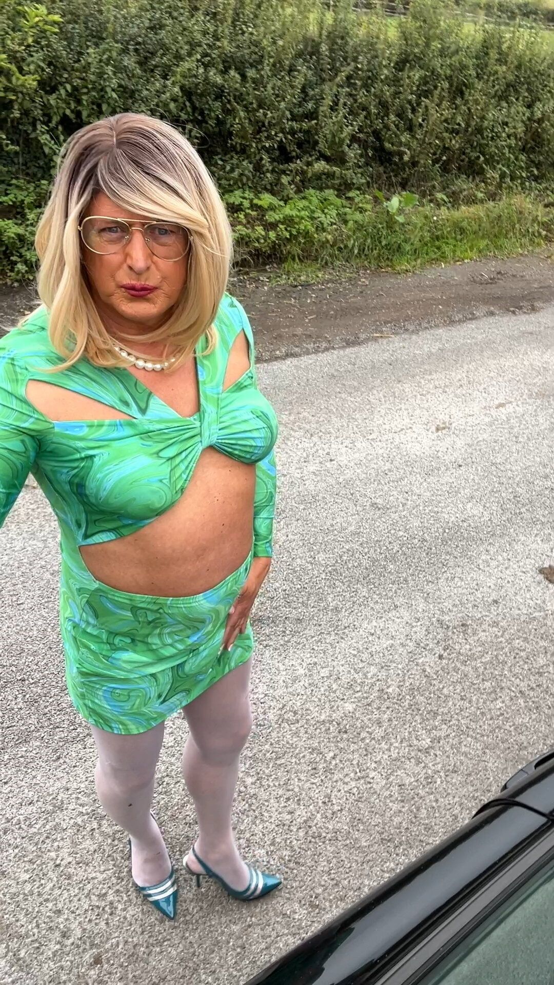 Amateur Crossdresser Kellycd2022 sexy milf out for a drive #59