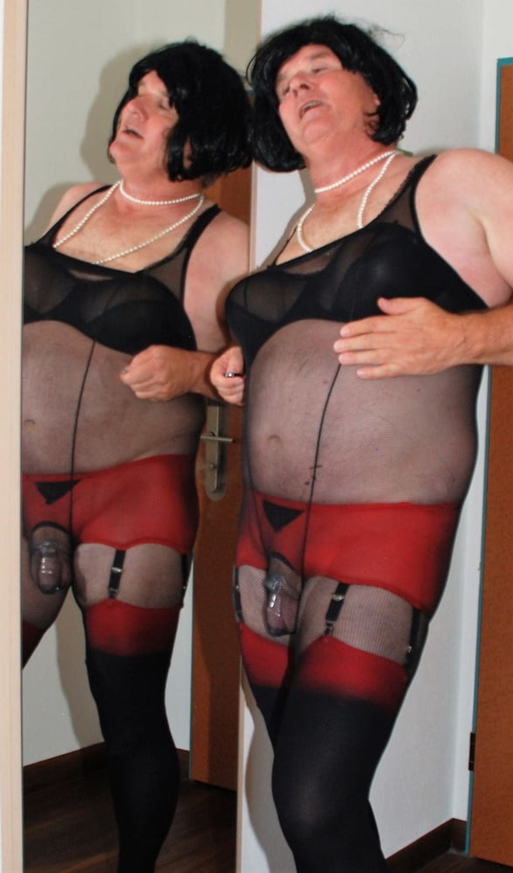 Girdle RedBlack Layered with fishnettights #21