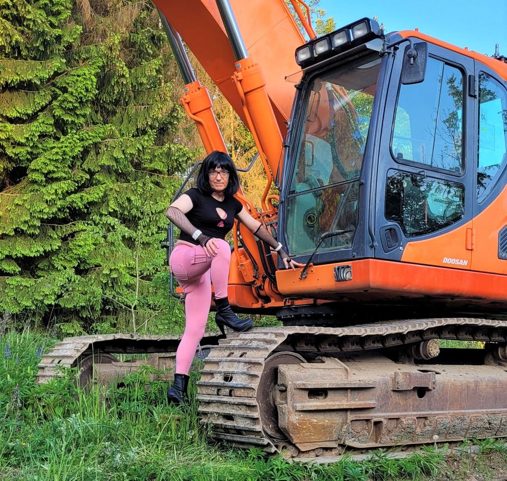 Tamara and the heavy equipment Tamara und das schwere Gerät  #6