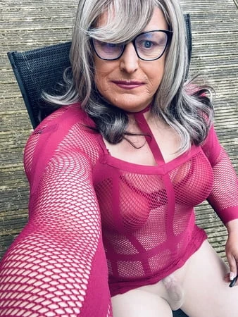 amateur crossdresser kelly cd in pink fishnet dress         