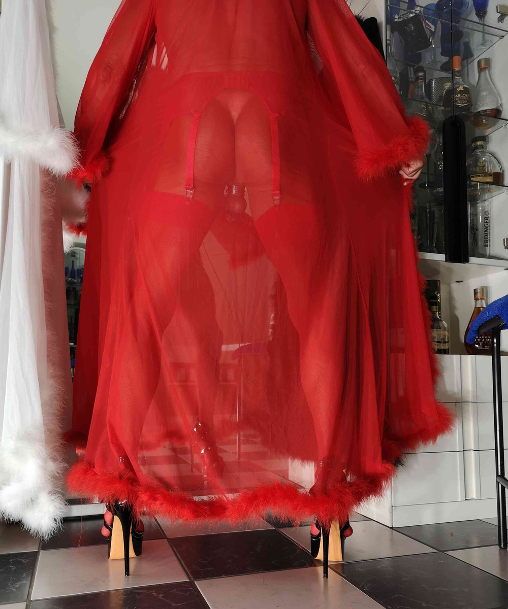 Boner in red Marabou Negligee at Lounge #5
